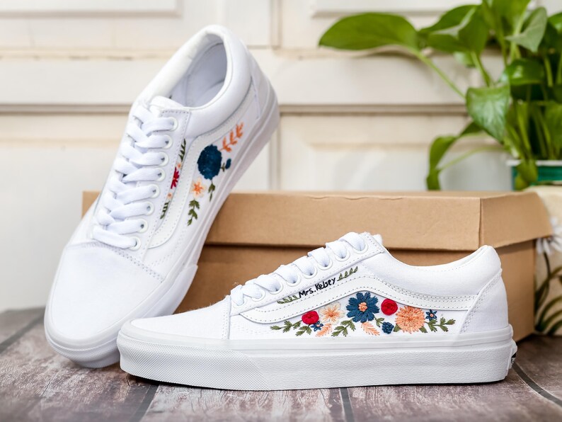 Wedding Vans for Bride, Bridal Flower Embroidered Shoes Custom, White Vans Flowers, Wedding Flowers Embroidered Sneaker Custom, Gift for Her