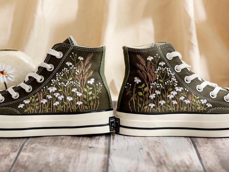 Custom Converse Chuck Taylor Daisy Embroidered Converse Shoes, Garden Flower Embroidered Sneakers, Converse Embroidery Small Flowers