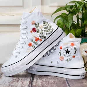 Flatform Converse bruiloft, bloemen en varenbladeren geborduurde sneaker voor bruid, bloemen geborduurde sneakers, bruidssneakers gepersonaliseerd