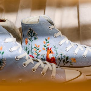 Embroidered Converse With Animals, Fox Embroidered Converse for Women, Wildflowers, Red Fox Embroidery Sneaker, Fox Converse Shoes Fox Gifts