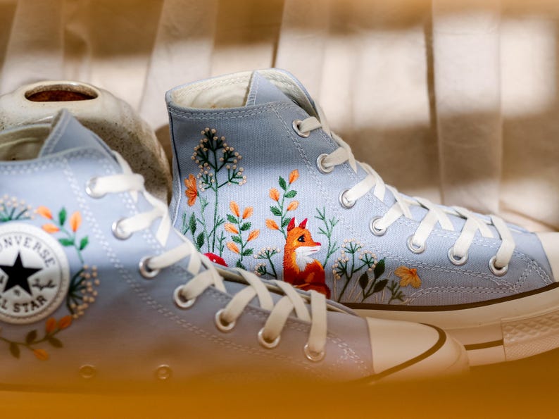 Embroidered Converse With Animals, Fox Embroidered Converse for Women, Wildflowers, Red Fox Embroidery Sneaker, Fox Converse Shoes Fox Gifts