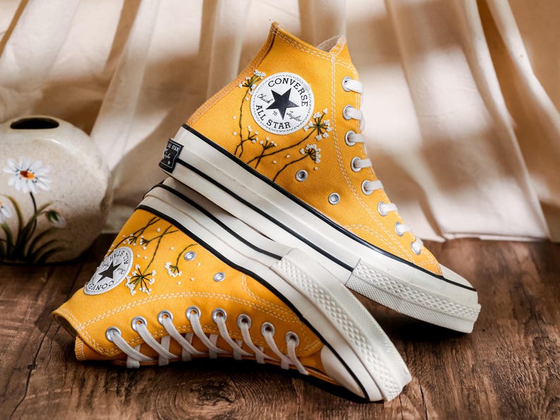 Embroidered Converse High Tops, Custom Converse Shoes with Dandelion Embroidery,  Converse Embroidered Shoes for flower lovers, Gift For Her