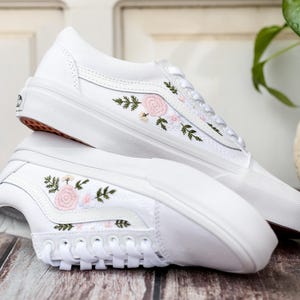 Embroidered Vans for Bride, Wildflowers Embroidered Vans Old Shool Custom, Vans Embroidery Floral, Daisy Embroidered Shoes, Gift for Her