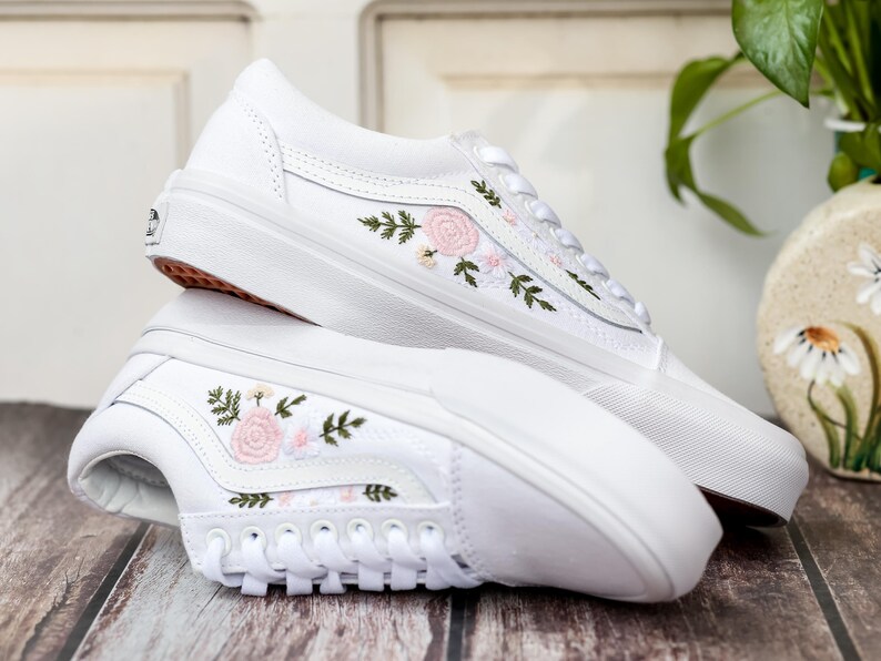 Embroidered Vans for Bride, Wildflowers Embroidered Vans Old Shool Custom, Vans Embroidery Floral, Daisy Embroidered Shoes, Gift for Her