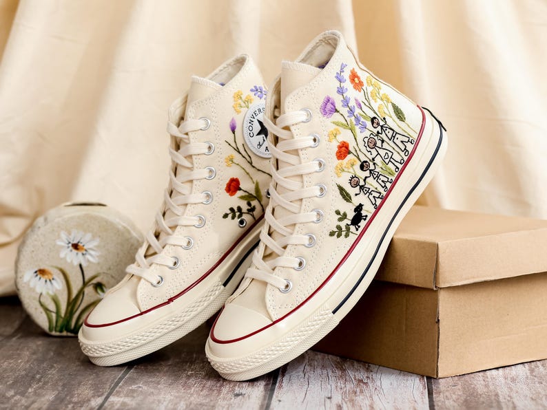 Custom Stick Figure Family Embroidered Converse, Flowers, Family Reunion Stick Figures Embroidered Shoes, Bespoke Family Gifts, Gift for Mom
