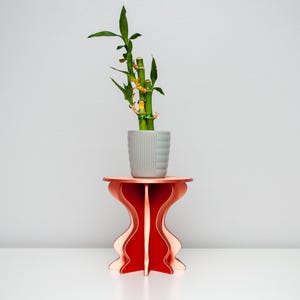 Indoor Tabletop Wavy Funky Plant Stand for 5&quot; Pot Plant Holder Elevates Plants to 5&quot; H Small Stand Indoor Retro Table The Plant Lover Gift