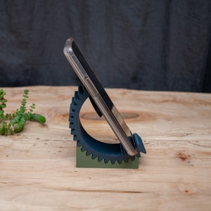 Adjustable Gear Stand Holder Industrial Decor Cell Phone Tablet iPad E-Reader Recipe Card Holder 16 Adjustable Angles Unique