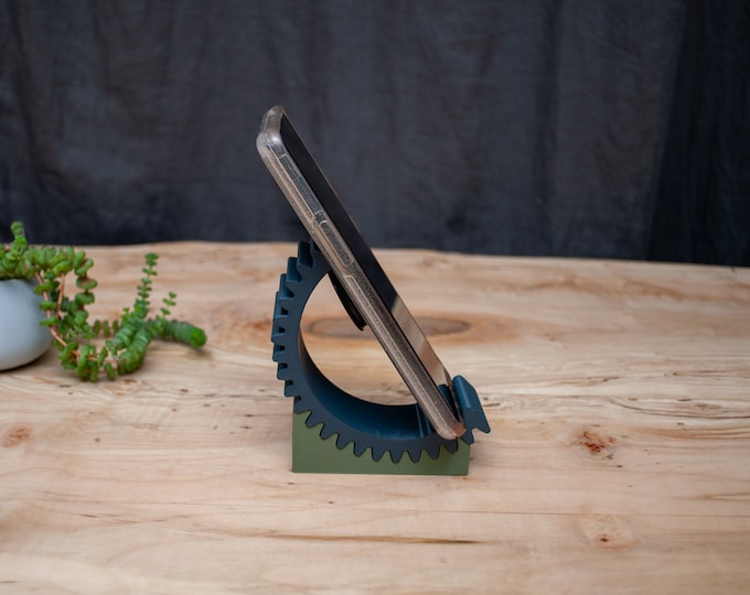 Adjustable Gear Cell Phone Stand, Industrial Decor Holder