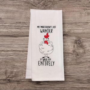 Handgemachtes Handtuch mit Huhn bestickt - Quirky Spruch für Küche im Landhausstil