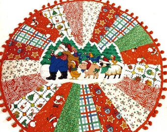 Round Christmas Table Topper, Santa Table Topper, Christmas Decor, Quilted Handmade Table Topper. Reversible Table Topper.Holiday Linens