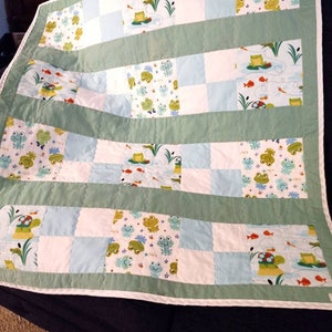 Cute Green and White Baby Quilt, Frogs and Turtle&#39;s Baby Quilt, Handmade Cotton Baby Quilt, Baby shower Gift, Nursery Decor,Gift For Baby