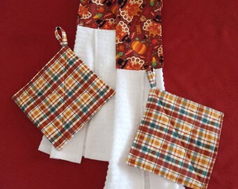 Thanksgiving Kitchen Boa and Pot holders Set, Turkey Kitchen Boa and two Potholders Set, Cooks Towel, Holiday Linens, Turkey Kitchen Decor