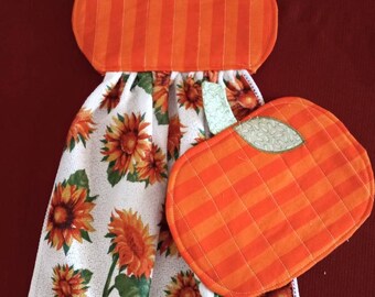 Pumpkin Tea Towel and Potholder Set, Thanksgiving Towel and Potholder Set, Fall Kitchen Towel and Potholder Set, Pumpkin Decor, Fall Decor