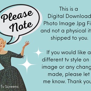Op de afbeelding: Een digitale download afbeelding met een retro illustratie van een vrouw in een groene jurk. Tekst in een tekstballon met "Please Note". De afbeelding vermeldt ook: "This is a Digital Download Photo Image Jpg File and not a physical item shipped to you."