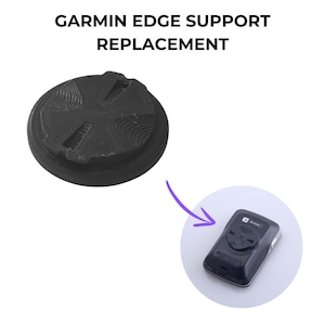 Puede incluir: Un soporte de repuesto de plástico negro para una computadora de ciclismo Garmin Edge. El soporte es redondo y tiene una superficie texturizada.