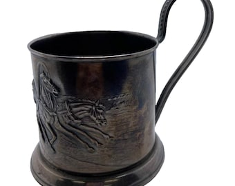Portavasos de metal ruso vintage Podstakannik con escena de carruaje de caballos, 6 cm de alto.