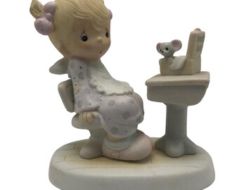 PRECIOUS MOMENTS Jonathan & David 1981 "Love Is Sharing" E7162 Porcelain 5"