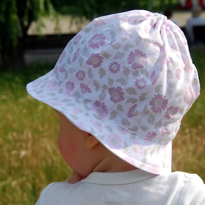 Girl&#39;s summer hat made of cotton with flowers, light airy summer children&#39;s cap