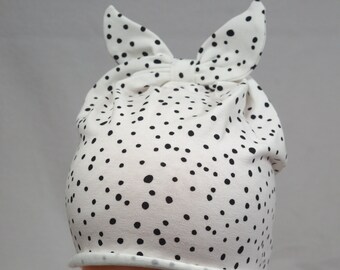 Organic soft cotton baby hat, unisex white beanie for Baby&#39;s, hat with binding, trending hat for Kids, elastic fabric for a baby.