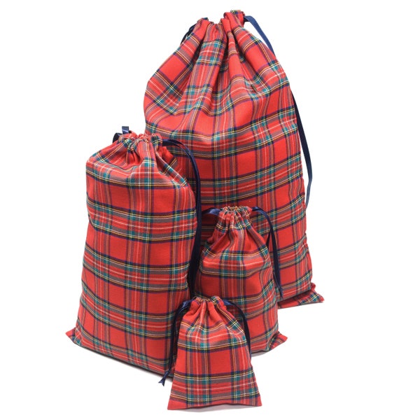 Weihnachts-Geschenktüte. Kariert eine Scottish Red Tartan Ribbon Kordel Taschen. Wiederverwendbare Tasche. Beuteltasche mit Schottenkaro Muster. Geschenkbeutel aus Stoff