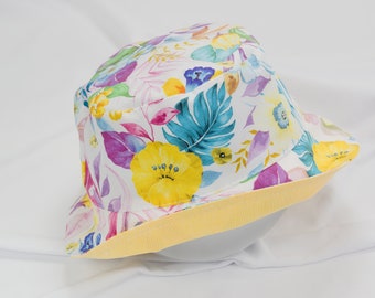 Girl's bucket hat made of cotton with a floral motif