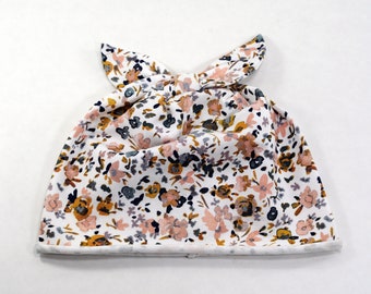 Organic soft cotton baby hat, unisex white beanie for Baby&#39;s, hat with binding, trending hat for Kids, elastic fabric for a baby.