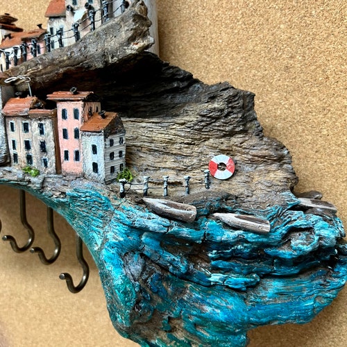 Key Board Bella Italia Wooden House shops Hacking Driftwood Type Key Holder Coat Hook Wall Relief