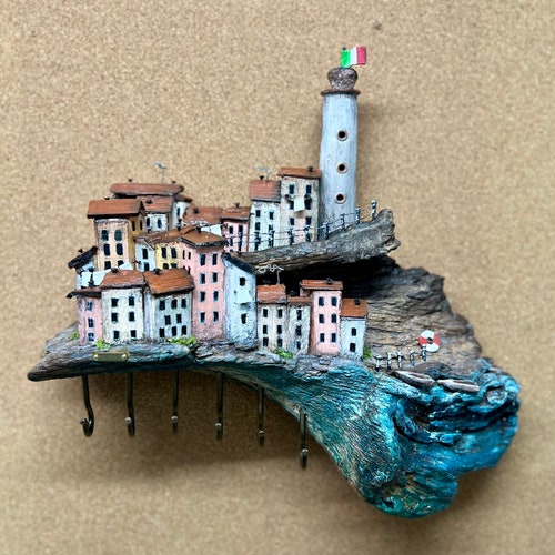 Key Board Bella Italia Wooden House shops Hacking Driftwood Type Key Holder Coat Hook Wall Relief
