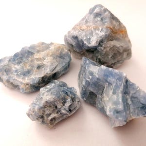 Natürlicher blauer Calcit | Kristall der Ruhe und Kommunikation | Rohstein für Meditation und Hals-Chakra
