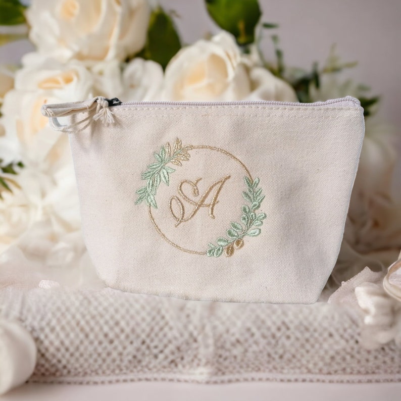 Customizable clutch bag with embroidered name or monogram, for wedding or gift, in organic cotton, travel kit image 1