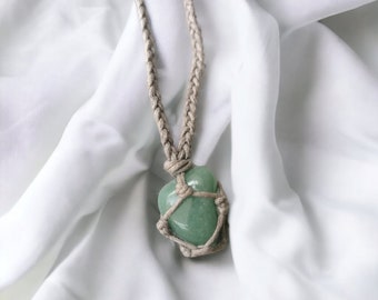 Necklace in green aventurine natural stone, mineral of the heart, of harmony, handcrafted cotton pendant, gift idea