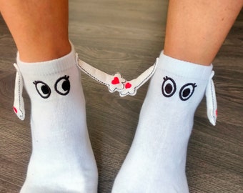 Calcetines con imanes, diseños de bordado a máquina, diseños de ojos y manos.