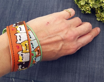 Bracelet vinyl with cats machines embroidery design 3 sizes