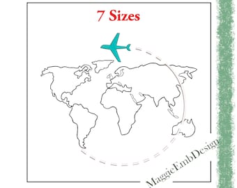 Può includere: Un contorno in bianco e nero di una mappa del mondo con un aereo turchese che vola sopra. L'aereo sta volando in cerchio attorno al mondo. Il testo "7 Sizes" è sopra l'aereo. Il testo "MaggieEmbDesign" è nella parte inferiore dell'immagine.