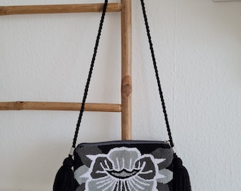 Kolumbianische Wayuu Clutch Handgemacht in Schwarz und Grau | Traditionell handwerklich hergestellte Crossbody | Damen Sommer Abend Clutch