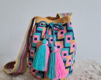 Handgemachte Wayuu Mochila Tasche | Gehäkelte Boho-Tasche | Mehrfarbige Stadttasche in Rosa, Blau und Beige | Handgefertigte Umhängetasche für Damen