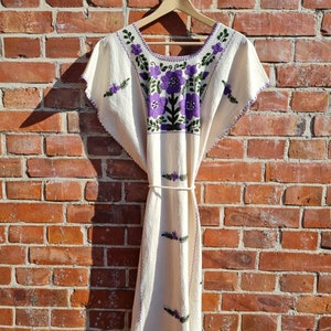 Hand Embroidered Mexican Cotton Kaftan: Vintage Inspired Huipil Dress
