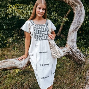 Mexican Embroidered Cotton Kaftan: Handmade Ethnic Midi Dress