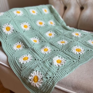 Daisy Baby Blanket, Baby Shower Gift, Mint Crochet Stroller, Unique Granny Toddler, Handmade Nursery Decor, Statement Afghan Throw