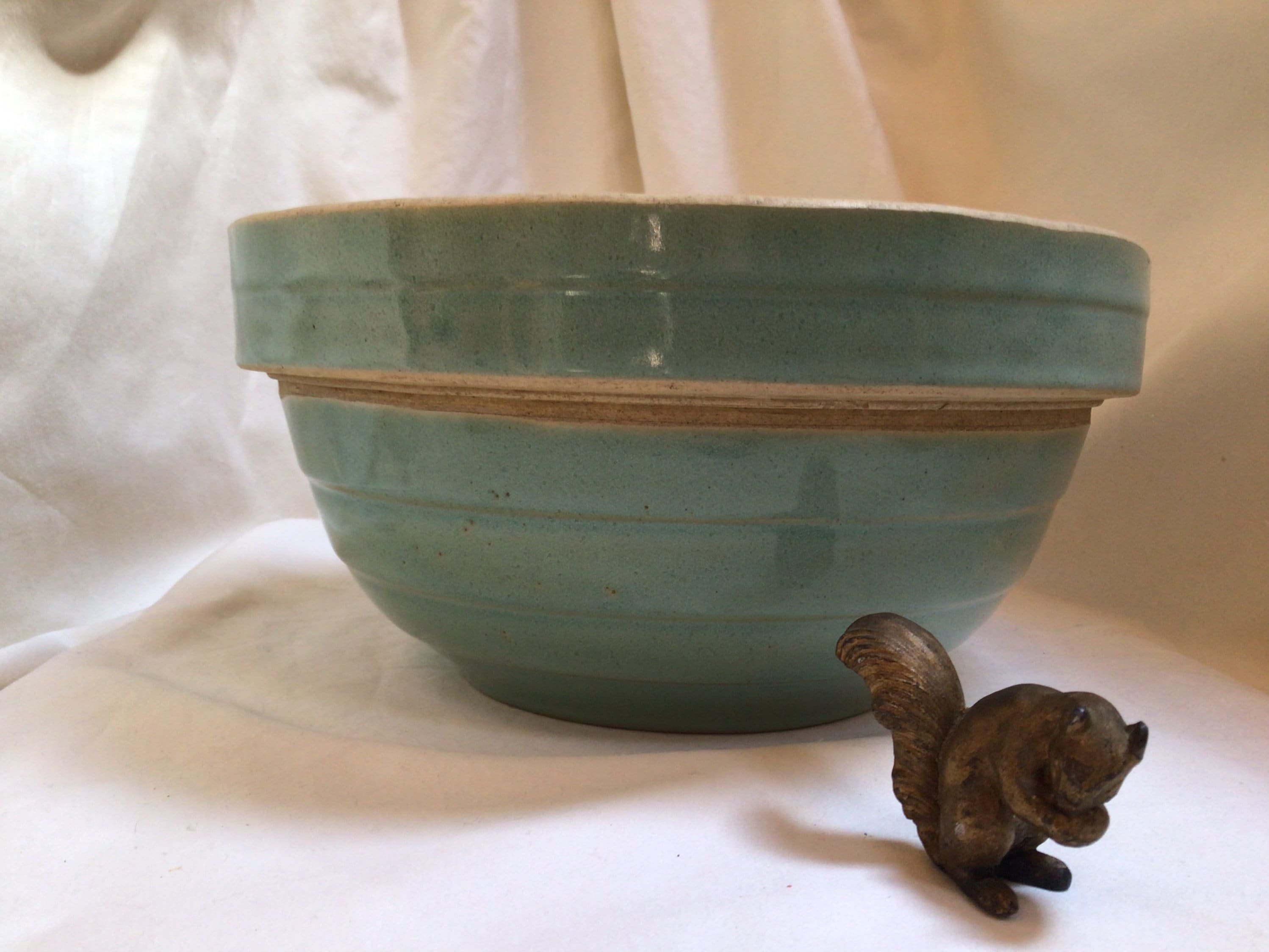 USA-Made Small Stoneware Shoulder Bowl