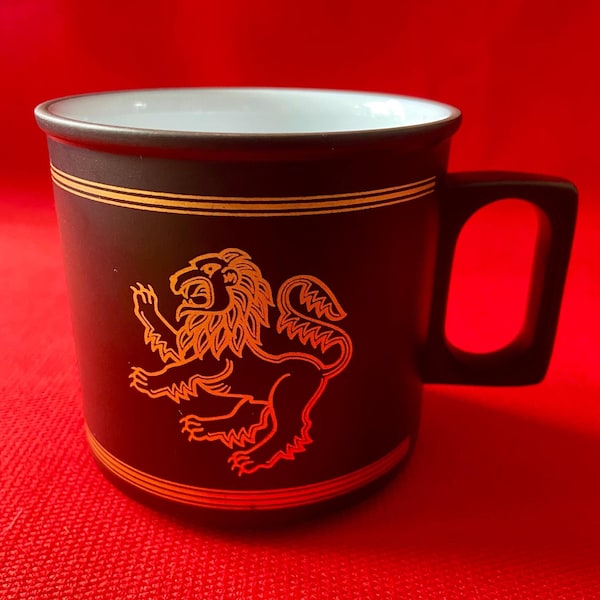 Hornsea Pottery Leo the Lion 'Zodiac' range vintage ceramic mug 80mm. tall 250ml. capacity in superb condition