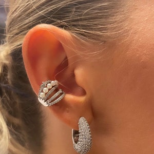 Minimalist earcuff no piercing,Pearl earcuff,cartilage hoop earrings,unusual earrings,dainty earcuff,no holes,ear wear,fidget earcuff wrap