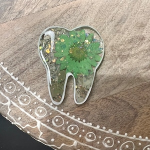 Badge Reel- Green Floral Tooth with Glitter