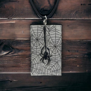 Halloween pendant | spider in web | uv resin | necklaces/keychain | gothic