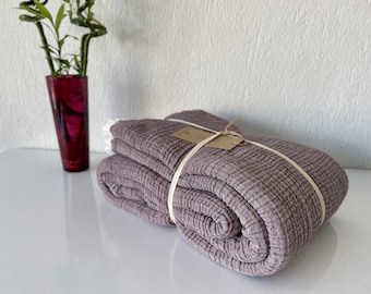 Gemütliche Musselin Decke, 100% Baumwolle Musselin Komfort Tagesdecke, Hergestellt in der Türkei, 4-lagige Decke aus weichem Musselin für alle Jahreszeiten, Magenta