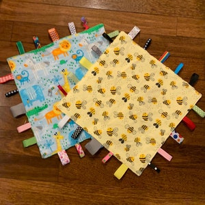 Baby tag blanket, Sensory baby blanket, Ribbon blanket, Baby blanket, Gender neutral baby gift, Baby shower gift, Welcome home baby gift