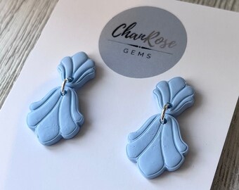 Carolina Lotus Ohrringe, UNC Blaue Ohrringe, Weiße Polymer Clay Ohrringe