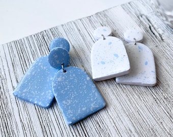 Carolina Game Day-oorbellen, Carolina-blauwe polymeerklei-oorbellen, lichtblauwe hangoorbellen, Carolina-afstudeeroorbellen