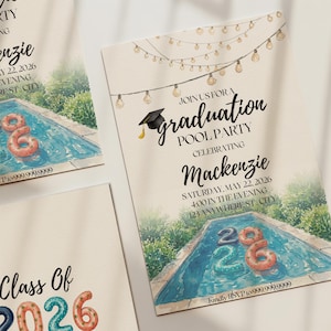 Puede incluir: Invitaciones a una fiesta de graduación en la piscina con ilustraciones en acuarela. Las invitaciones presentan una escena de piscina con un birrete, luces de cadena y el texto "Únase a nosotros para una fiesta de graduación en la piscina celebrando a Mackenzie". También se muestra el año 2026.