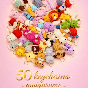 Peut inclure: Une collection de 50 porte-clés amigurumi crochetés colorés, représentant des animaux, des aliments et d'autres formes mignonnes, disposés sur un fond rose. Les porte-clés sont de couleurs et de motifs variés. Le texte sur l'image indique "50 keychains -amigurumi-".